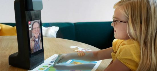 Amazon ra mắt Glow: thiết bị gọi video với các trò chơi tương tác cho trẻ em