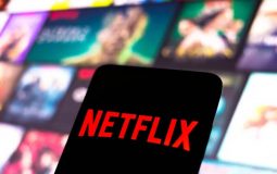 Netflix thử nghiệm các cách để chấm dứt xem ké và thúc đẩy người xem trả thêm tiền