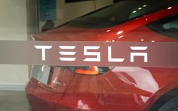 Tesla thu hồi 130.000 xe để khắc phục sự cố màn hình cảm ứng do CPU quá nóng