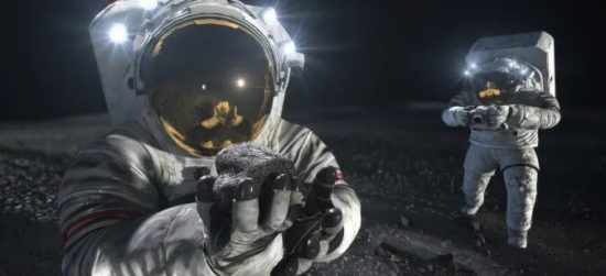 NASA thuê hai công ty tư nhân để phát triển bộ đồ không gian thám hiểm Mặt Trăng