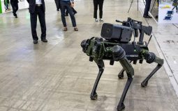 Các nhà sản xuất robot bao gồm Boston Dynamics cam kết không chế tạo robot chiến tranh